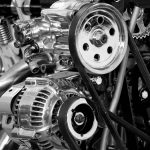 Detalhe do motor de um veículo para conferência de numeração