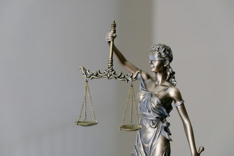 Veículo com Bloqueio Judicial: Como Identificar Antes da Compra