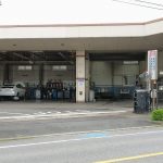 Carro em estação de vistoria veicular durante a inspeção